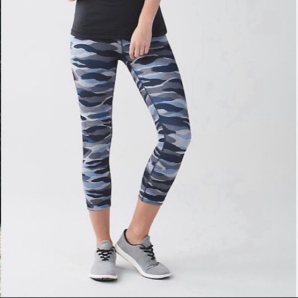 Lululemon Wunder Under Crop III size 4